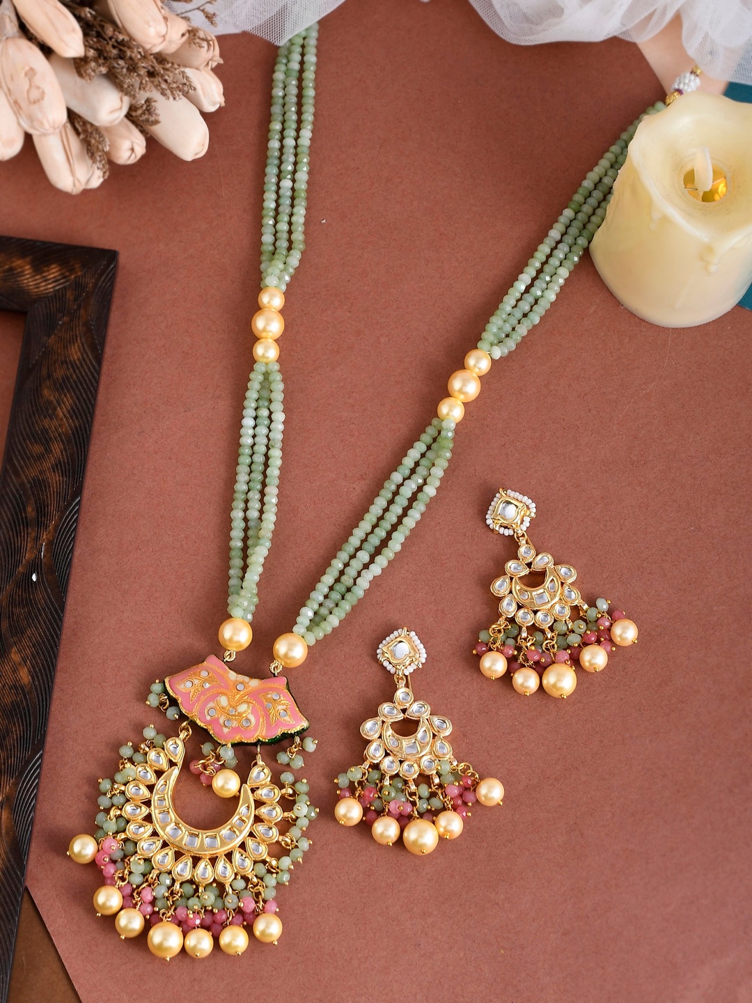 

DASTOOR Gold-Plated Green Kundan Studded Jewellery Set