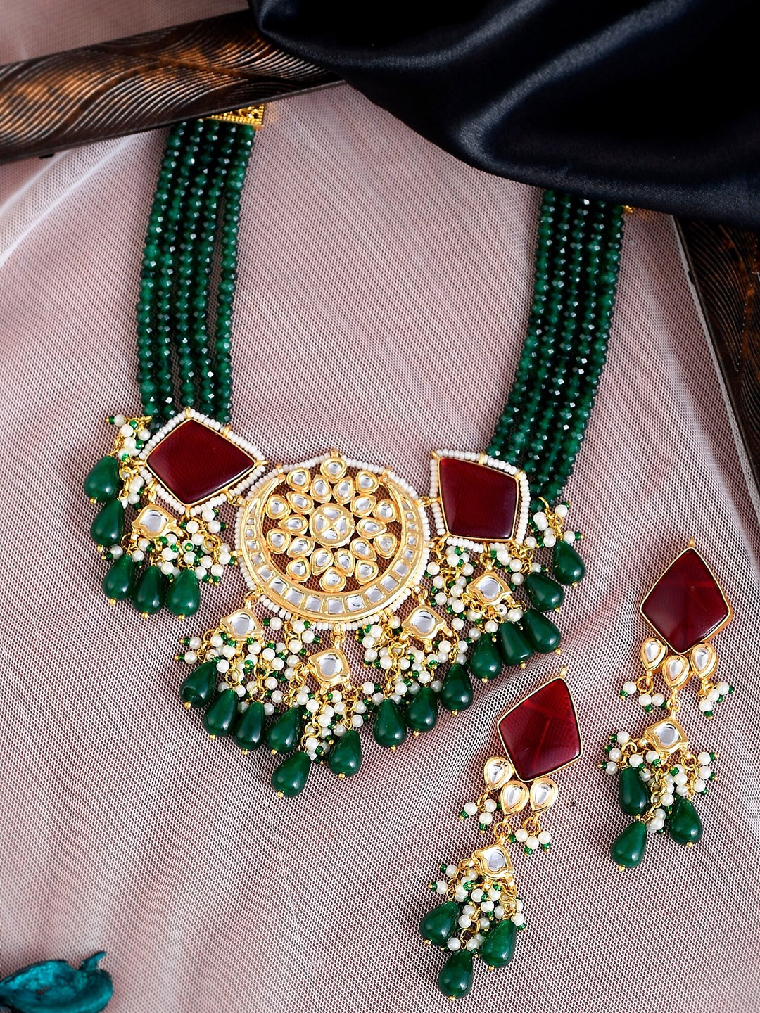 

DASTOOR Gold-Plated Green & Maroon Kundan-Studded & Beaded Jewellery Set