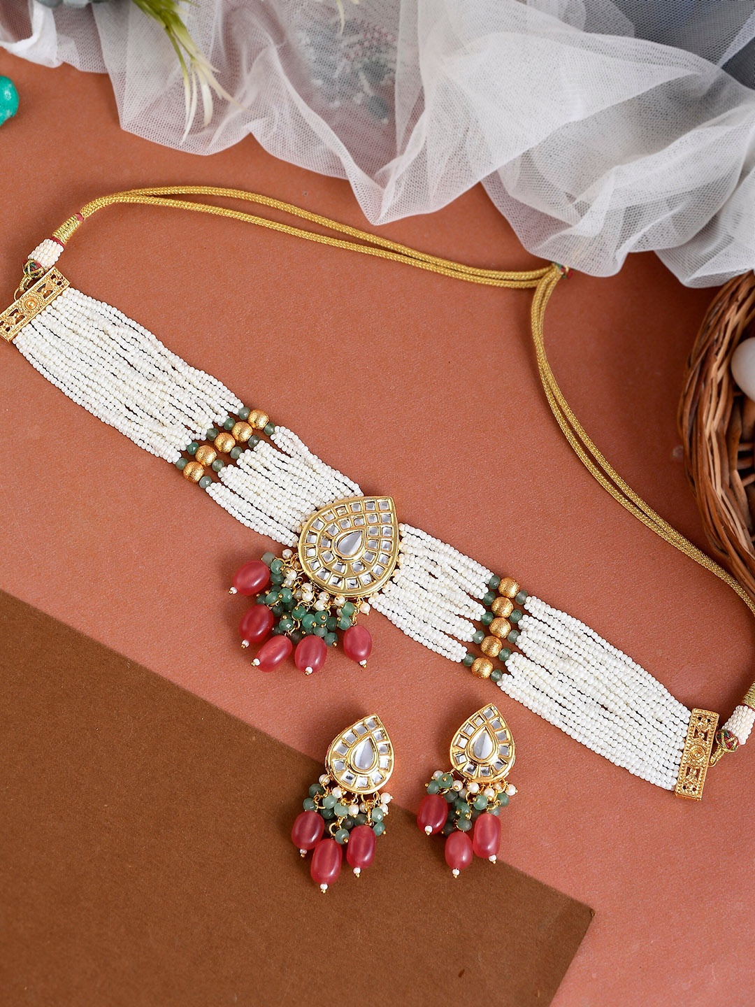 

DASTOOR Gold-Plated White Kundan-Studded & Beaded Jewellery Set