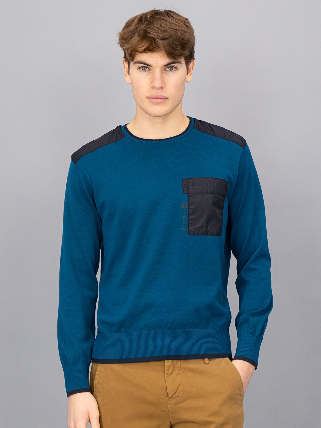 

FREESOUL Men Blue & Black Colourblocked Colourblocked Pullover