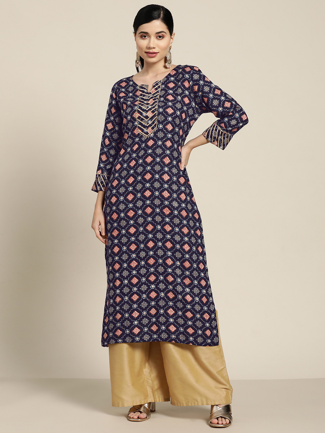 

Rain & Rainbow Women Black Geometric Printed Gotta Patti Kurta