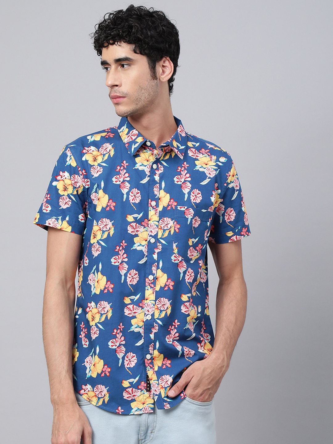 

VEIRDO Men Blue Floral Printed Casual Shirt