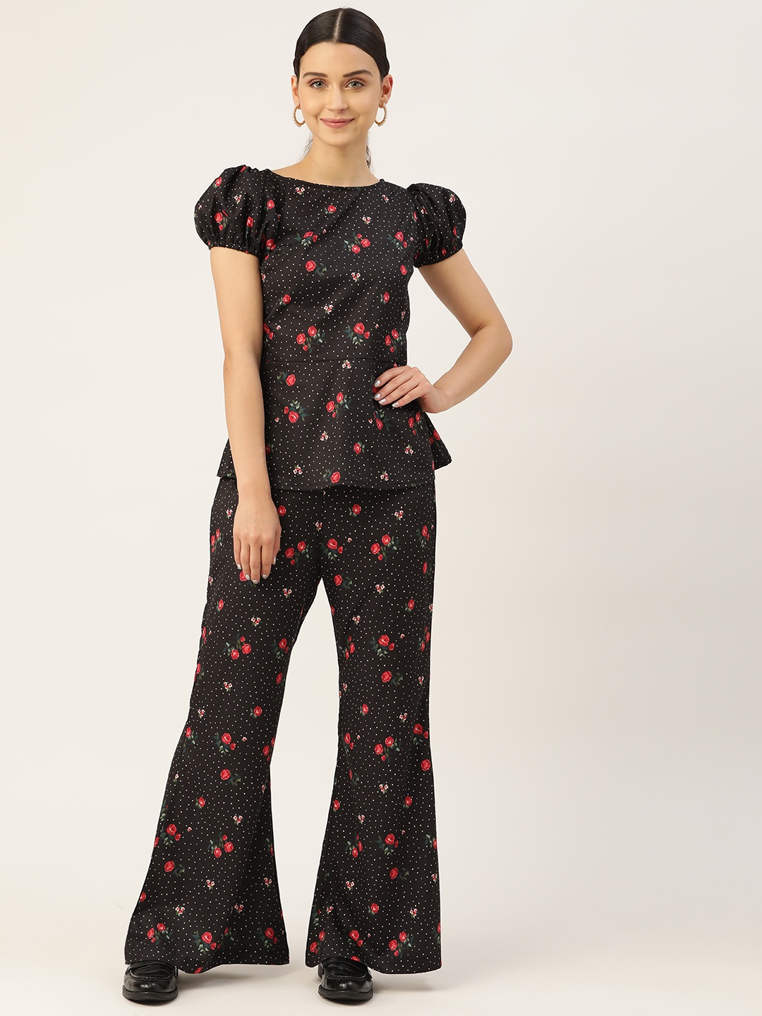 

Sleek Italia Women Black & White Floral Printed Co-Ords