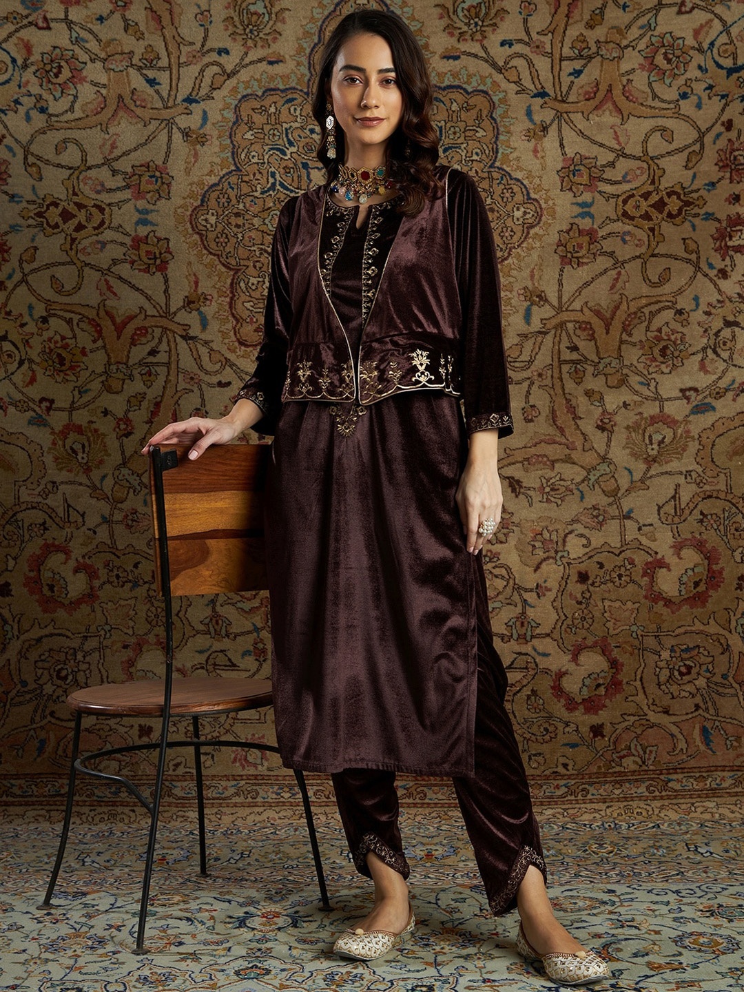 

Shae by SASSAFRAS Women Brown Embroidered Velvet Kurta with Trousers