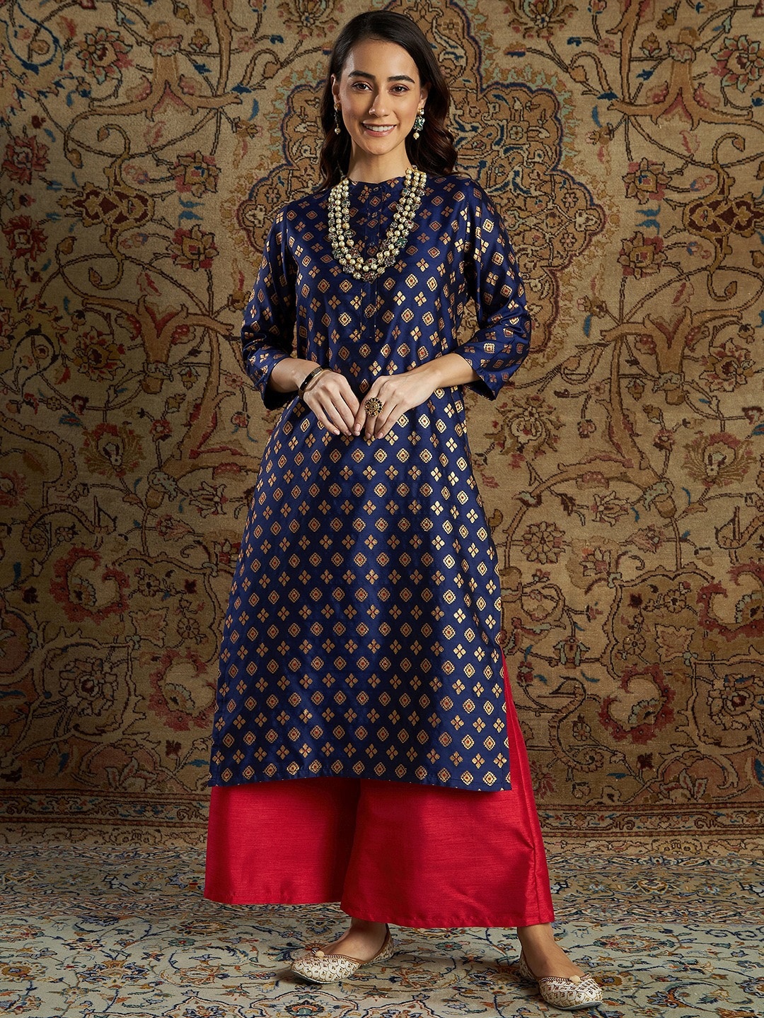 

Shae by SASSAFRAS Women Navy Blue Floral Printed Kurta with Palazzo