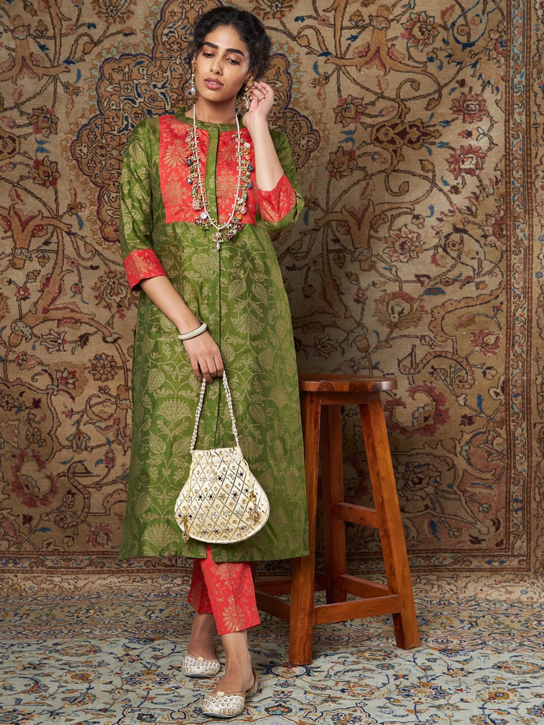 

Shae by SASSAFRAS Women Green Floral Yoke Design Kurta with Trouser