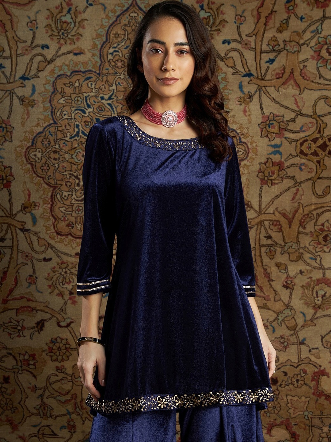 

Shae by SASSAFRAS Round Neck Velvet Kurta, Navy blue