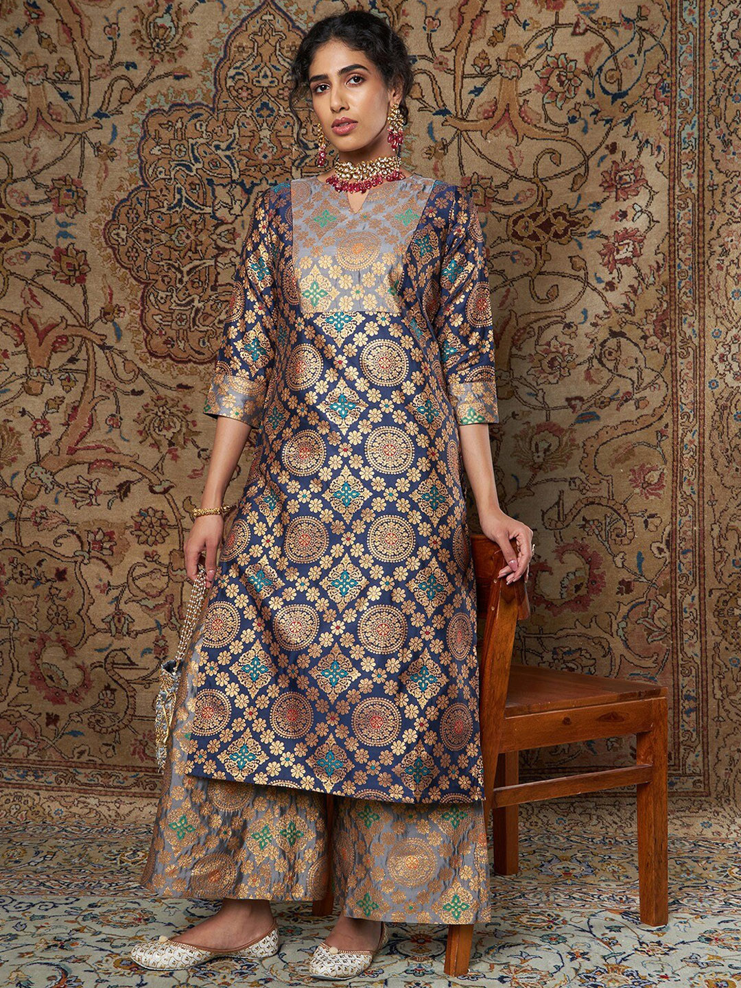 

Shae by SASSAFRAS Women Navy Blue Floral Woven Design Kurta with Palazzos