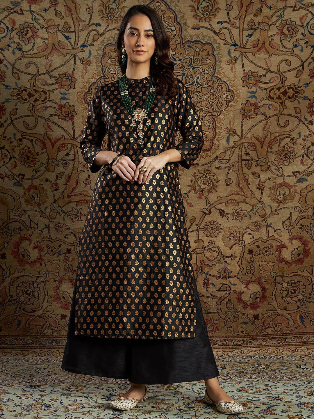 

Shae by SASSAFRAS Women Black Floral Embroidered Kurta with Palazzos