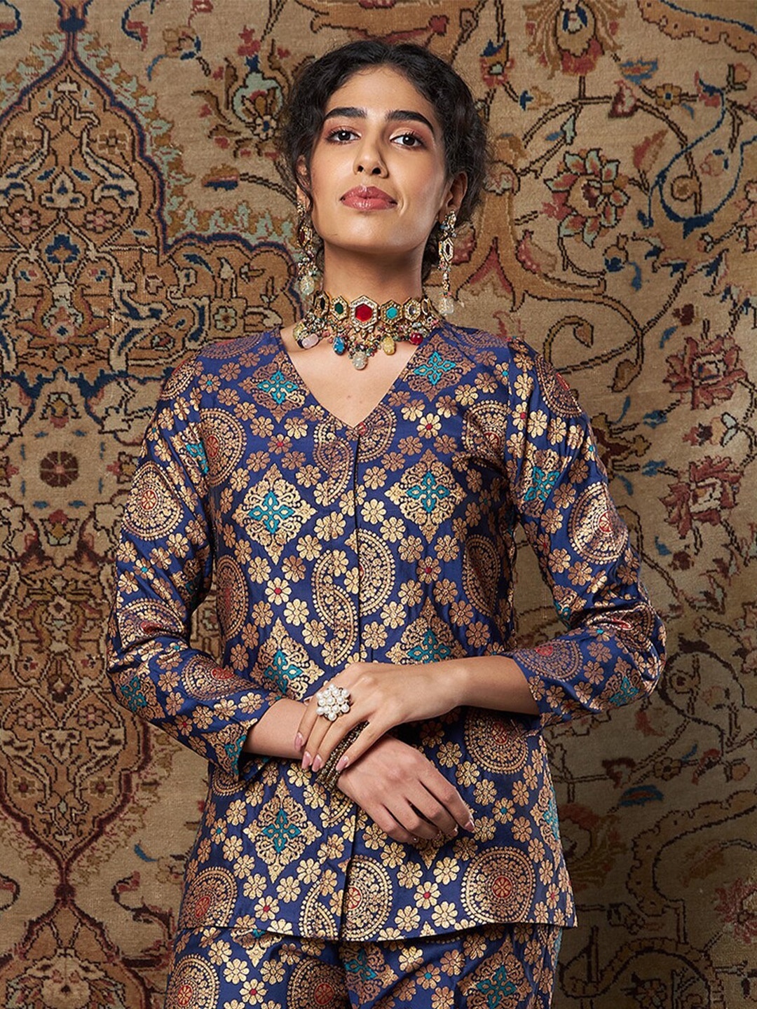 

Shae by SASSAFRAS Navy Blue & Gold-Toned Print Jacquard Top
