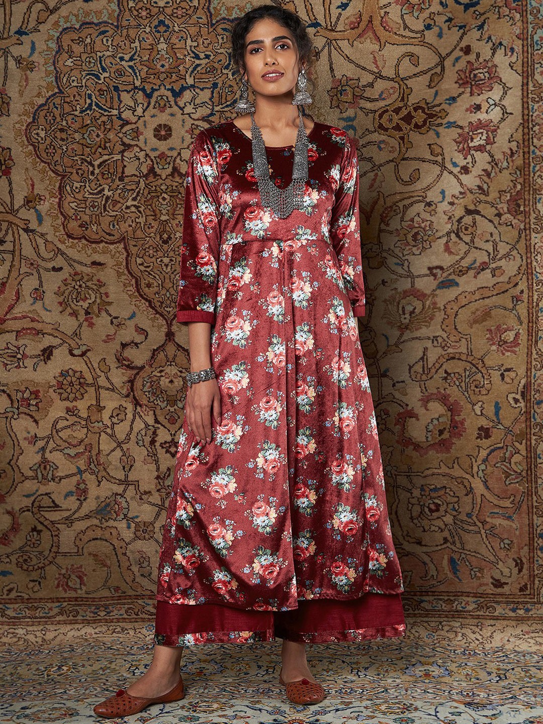 

Shae by SASSAFRAS Women Maroon Floral Printed Velvet Kurta with Trousers