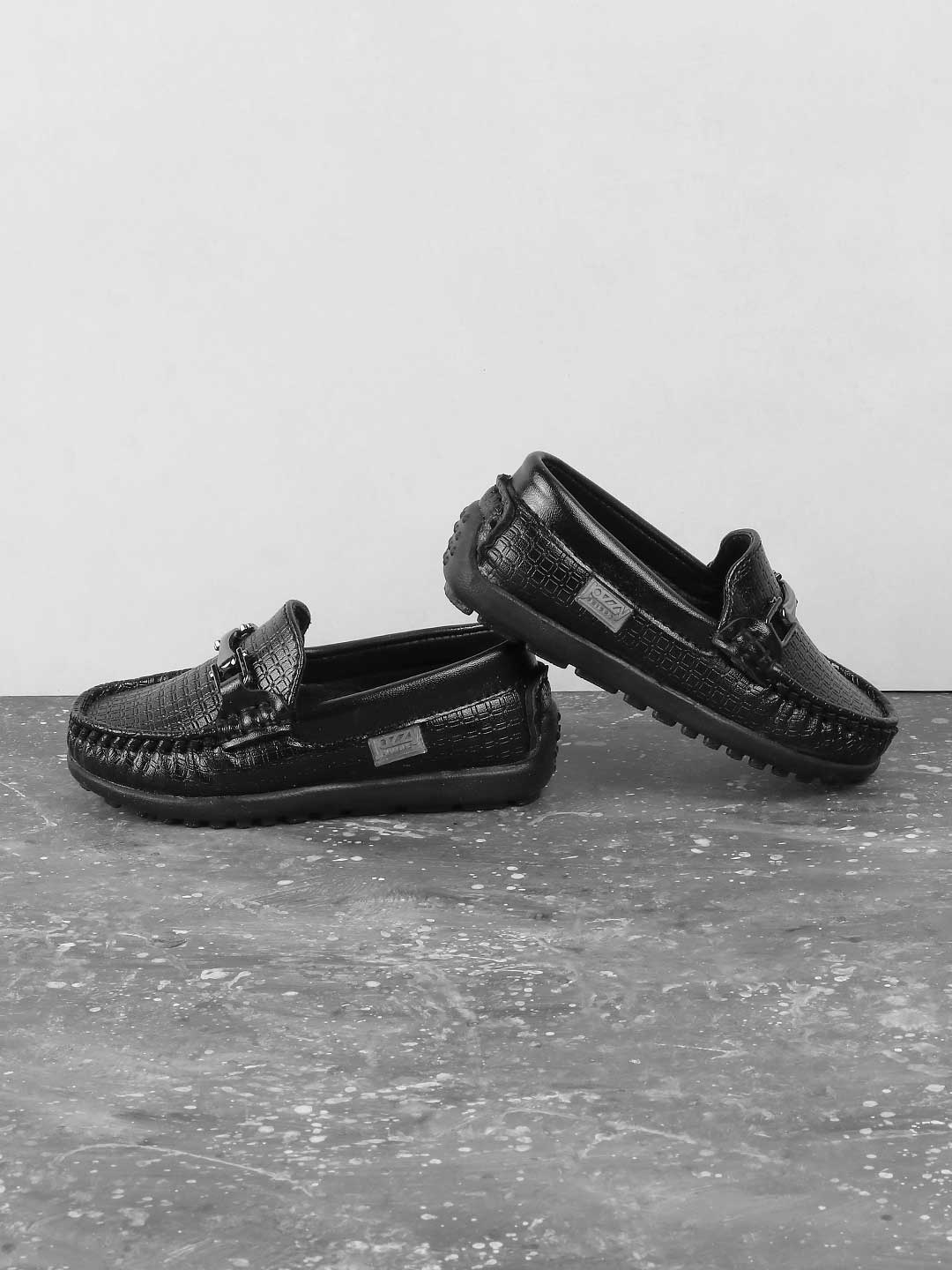 

Jazzy Juniors Boys Black Textured Loafers