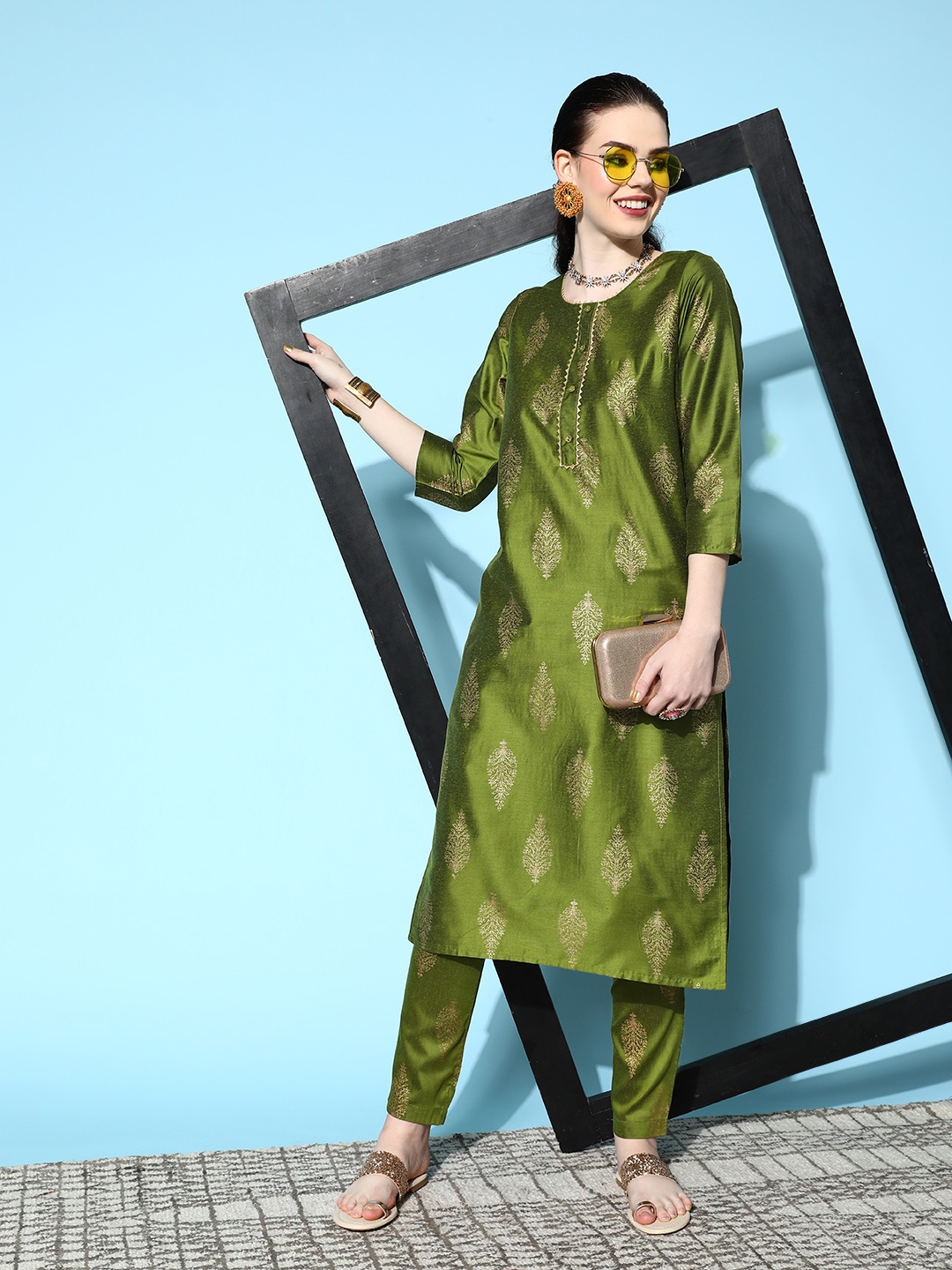 

Shae by SASSAFRAS Women Green & Gold-Toned Ethnic Motifs Printed Gotta Patti Floral Kurta
