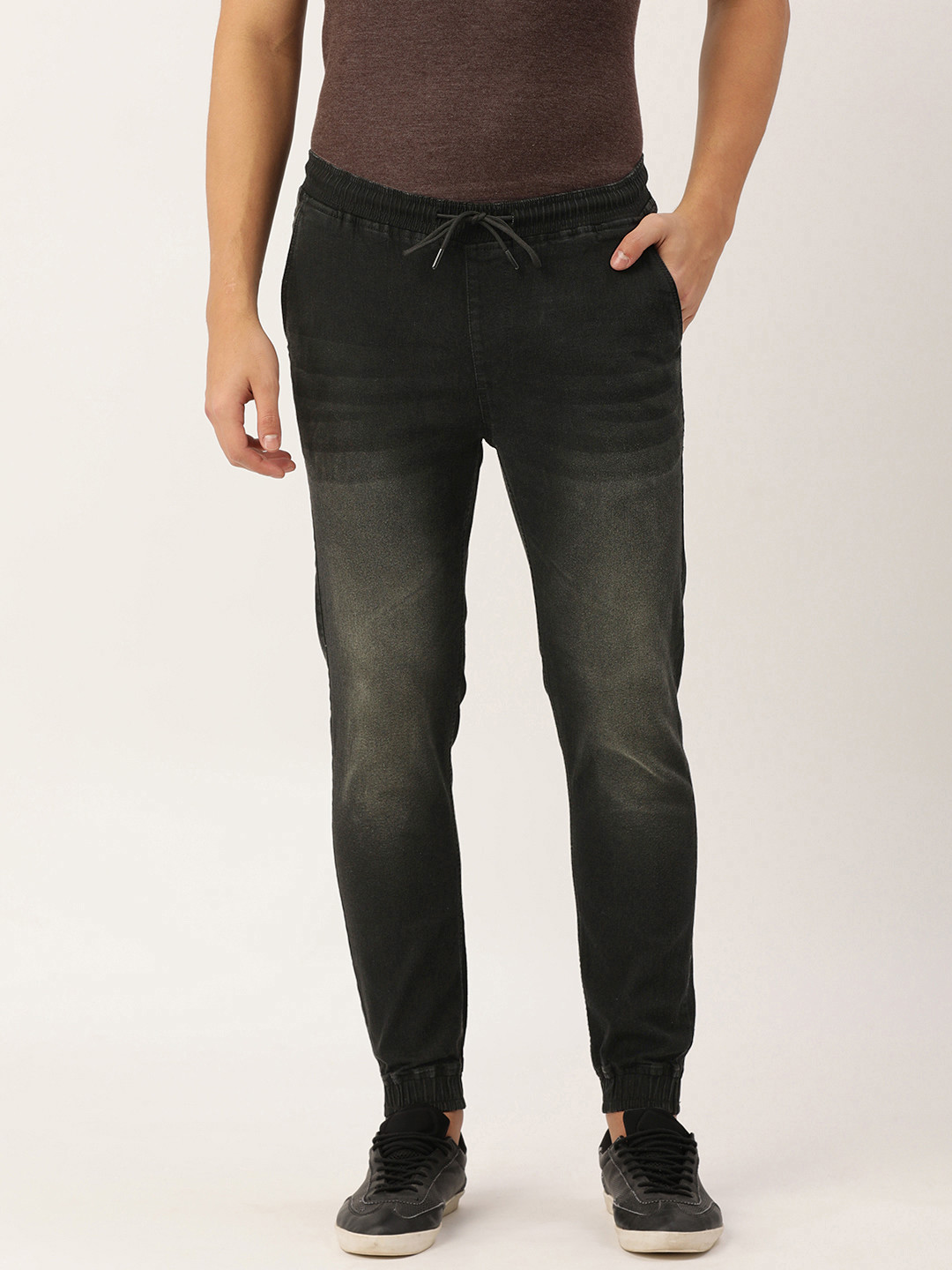 

IVOC Men Black Slim Fit Cuffed Hem Stretchable Joggers