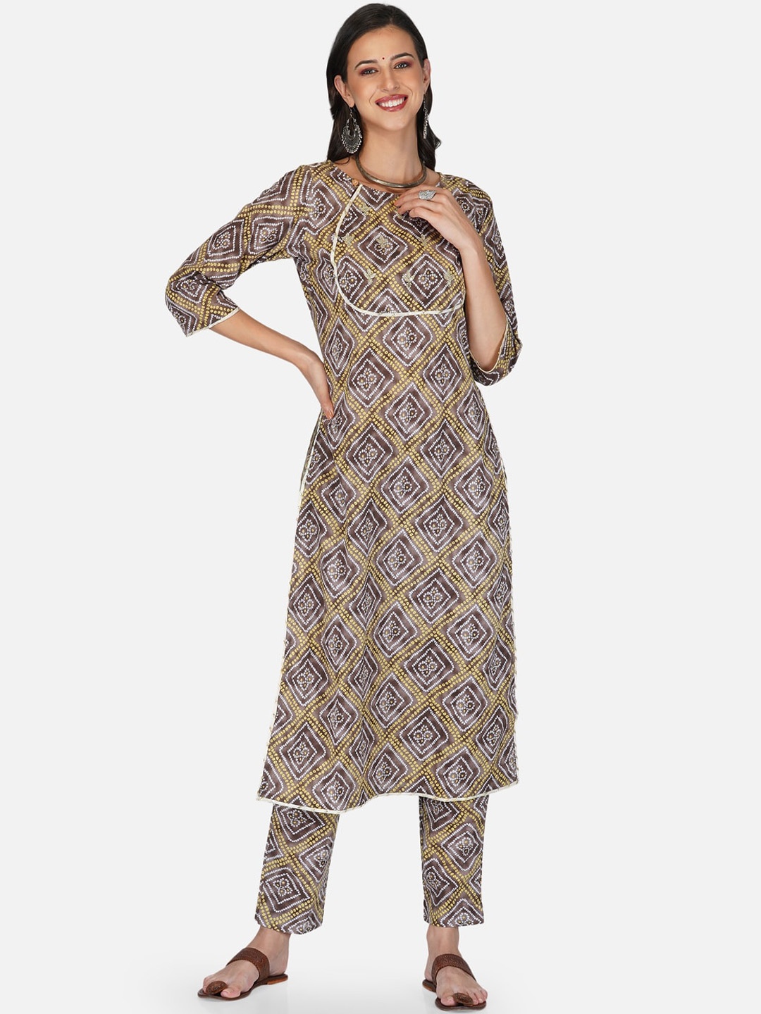 

METRO-FASHION Women Brown Bandhani Printed Gotta Patti Pure Cotton Kurta with Trousers