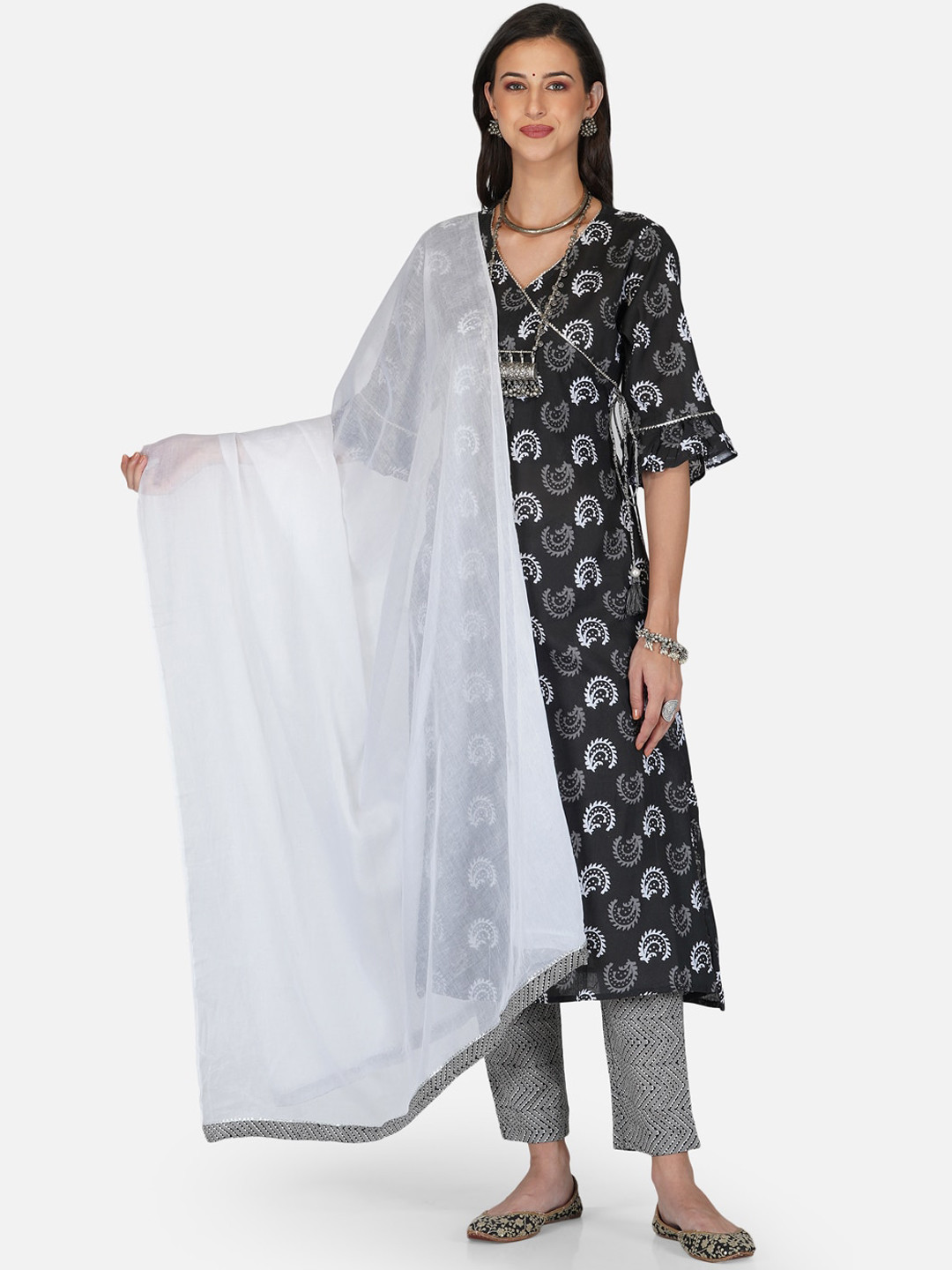 

METRO-FASHION Women Black Floral Printed Angrakha Gotta Patti Pure Cotton Kurta with Trousers & With Dupatta