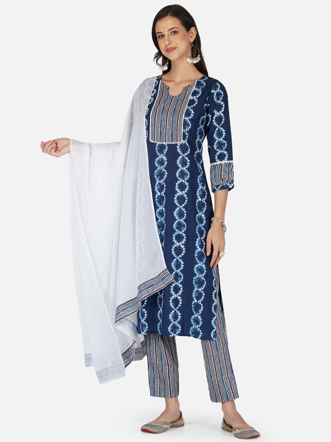 

METRO-FASHION Women Blue Floral Printed Thread Work Pure Cotton Kurta with Trousers & With Dupatta
