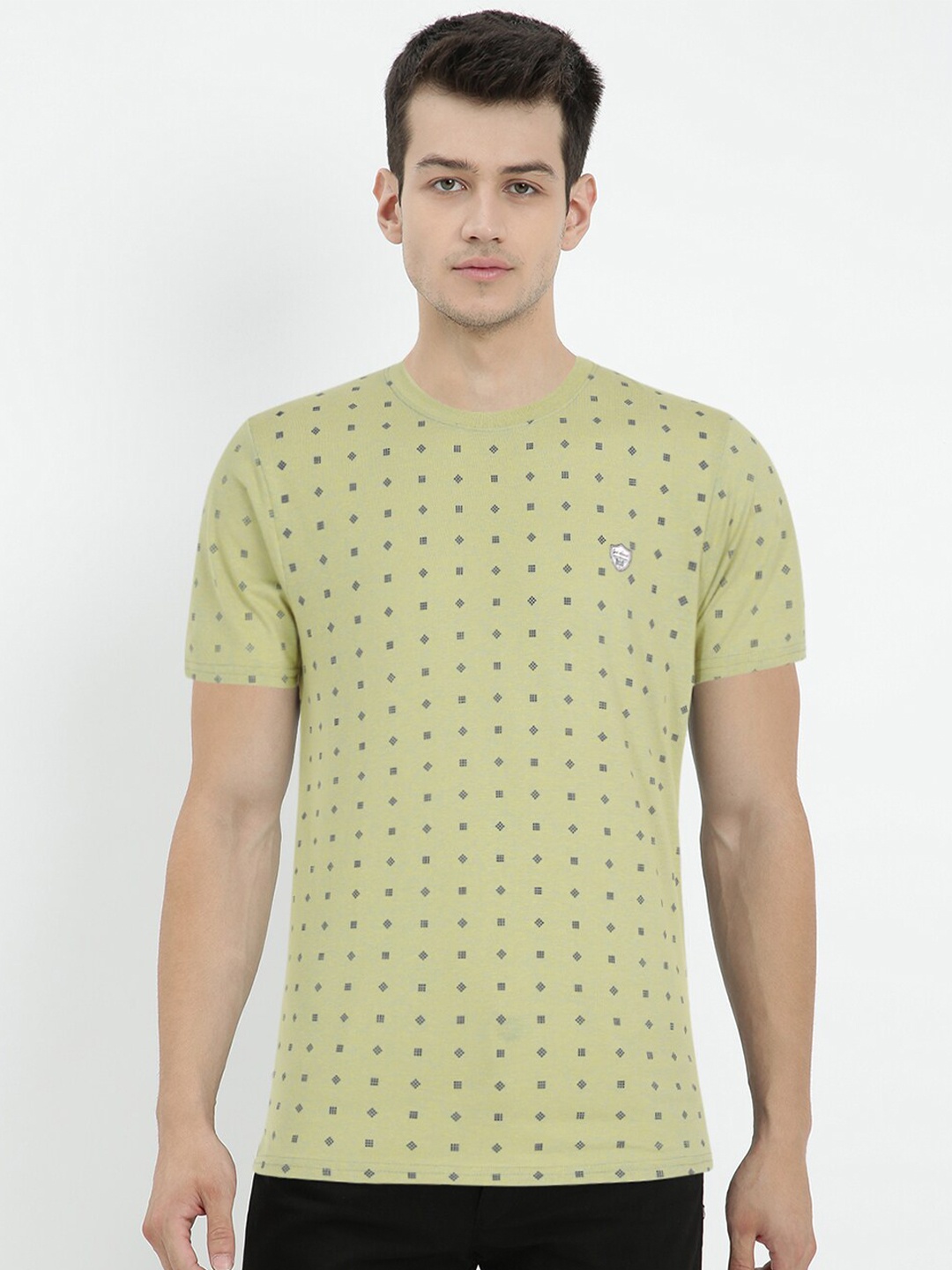

V2 Value & Variety Men Green All-Over Printed T-shirt