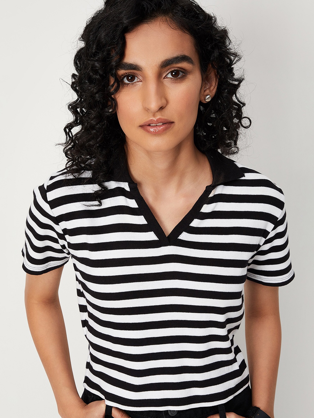 

max Women Black & White Striped V-Neck Cotton T-shirt