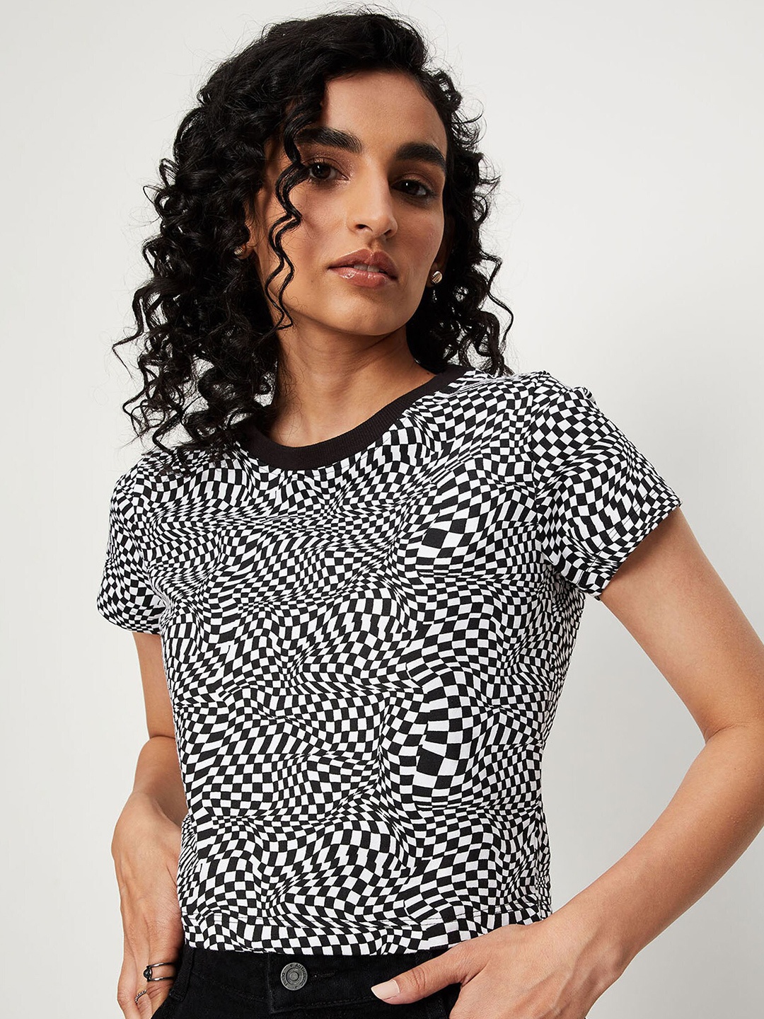 

max Women Black & White Printed Round Neck Cotton T-shirt