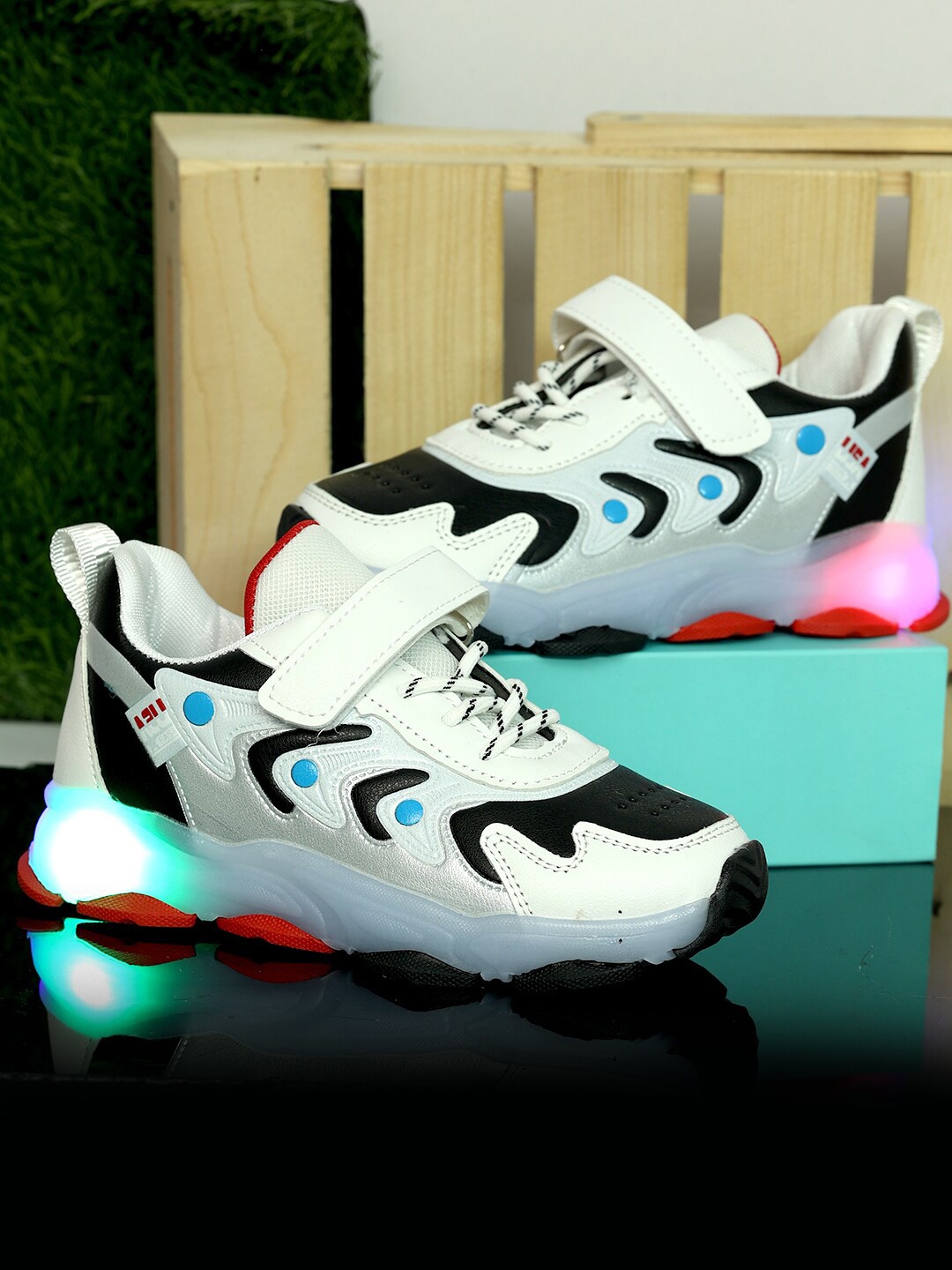 

PASSION PETALS Kids White Colourblocked Sneakers