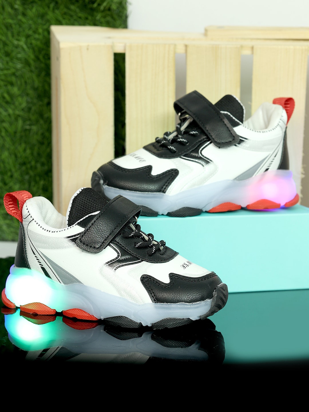 

PASSION PETALS Kids White Colourblocked Sneakers