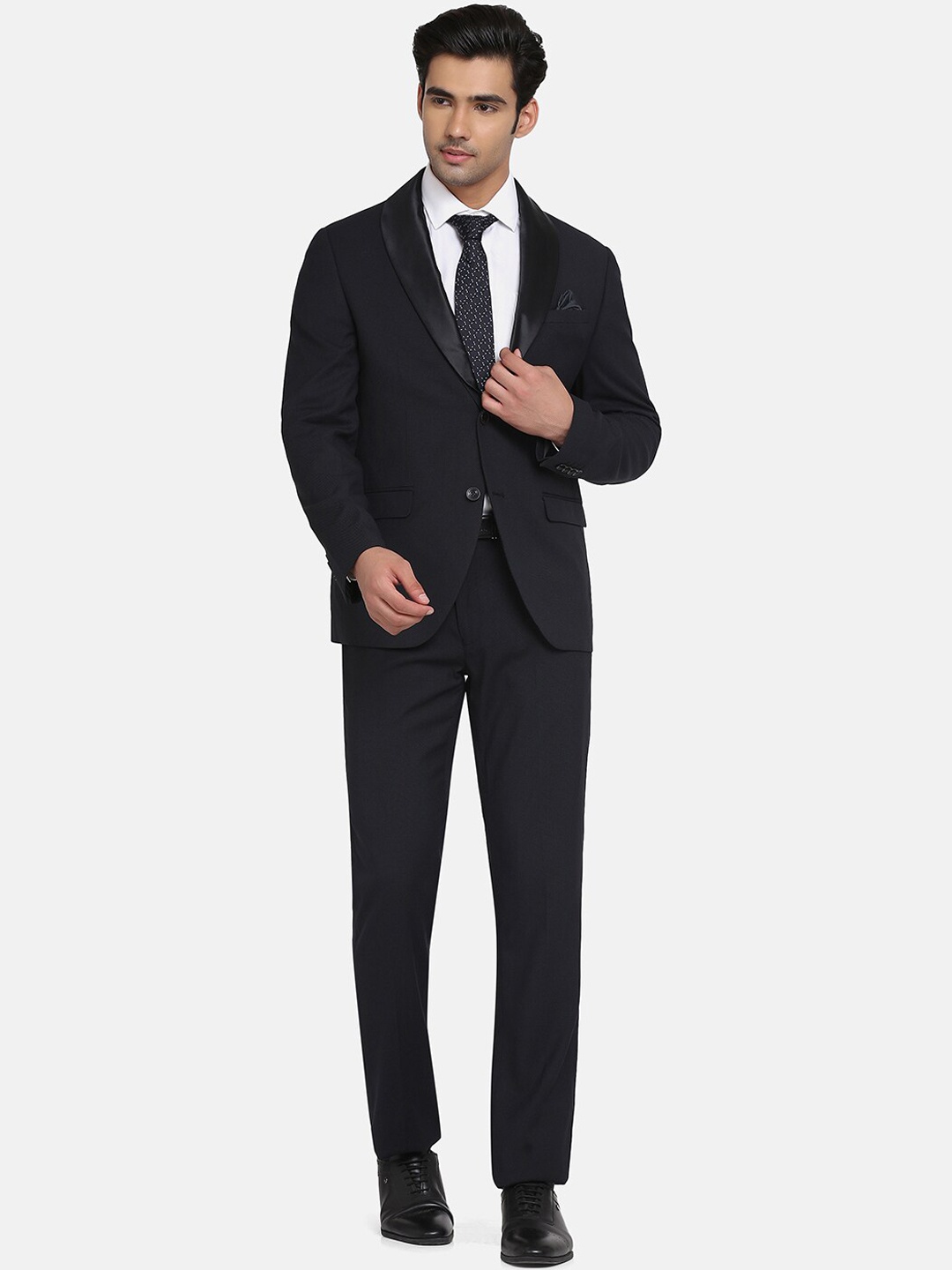 

Blackberrys Men Black Solid Slim-Fit Single Breasted 2-Piece Suit
