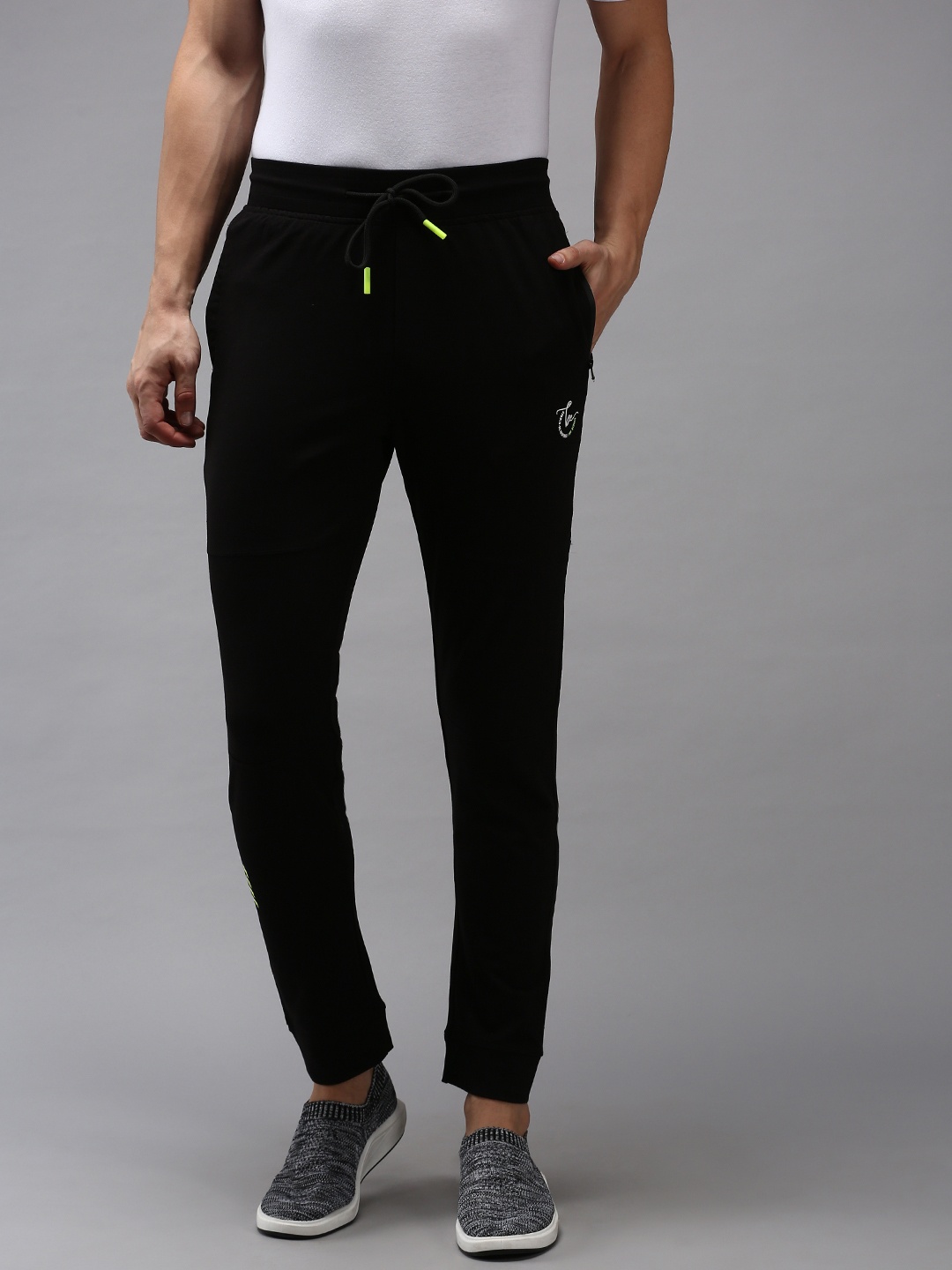 

SHOWOFF Men Black Solid Joggers