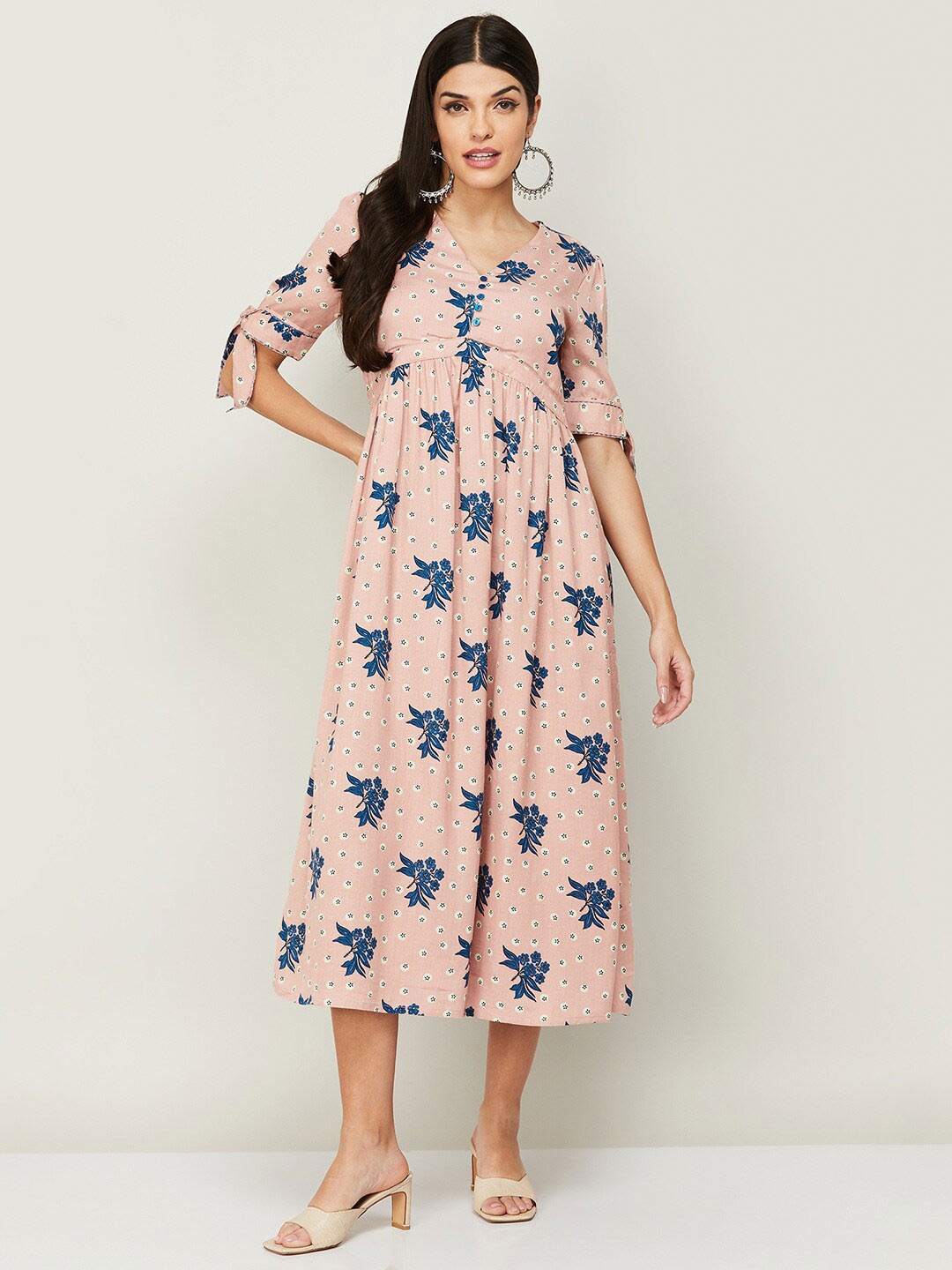 

Colour Me by Melange Women Peach-Coloured & Blue Floral Midi Dress