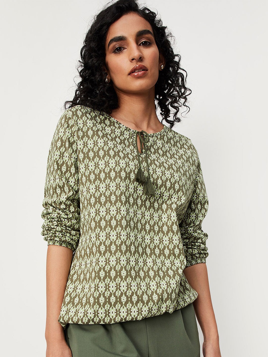

max Women Green Geometric Print Tie-Up Neck Pure Cotton Top