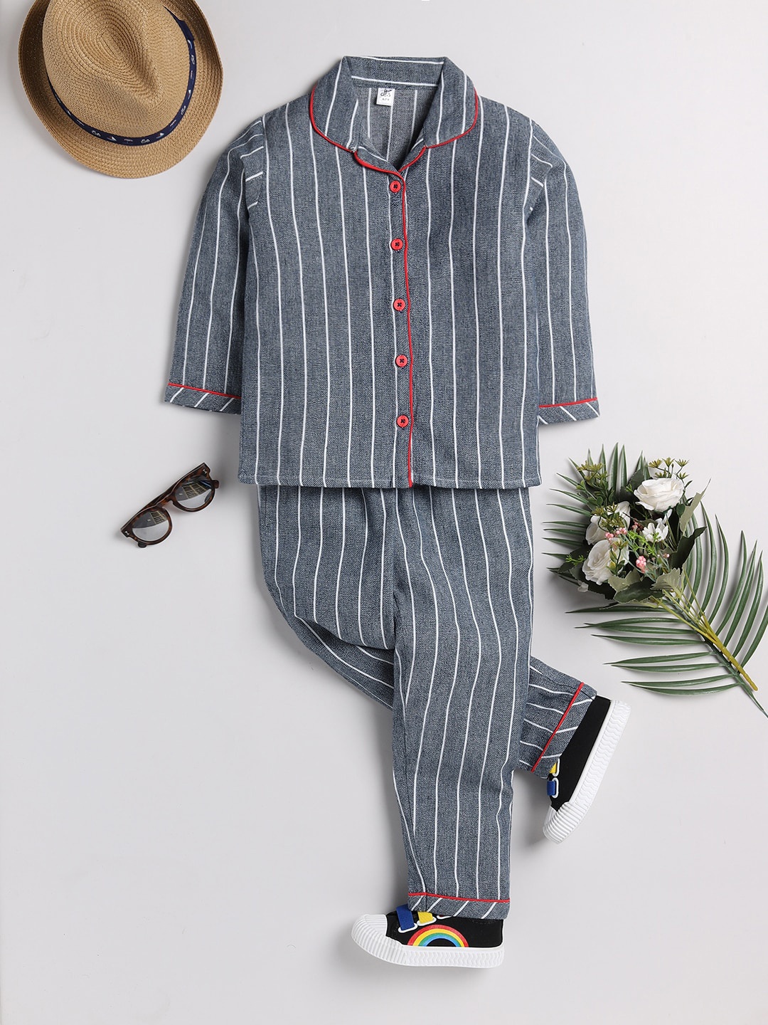 

Clt s Unisex Kids Grey & White Striped Night suit