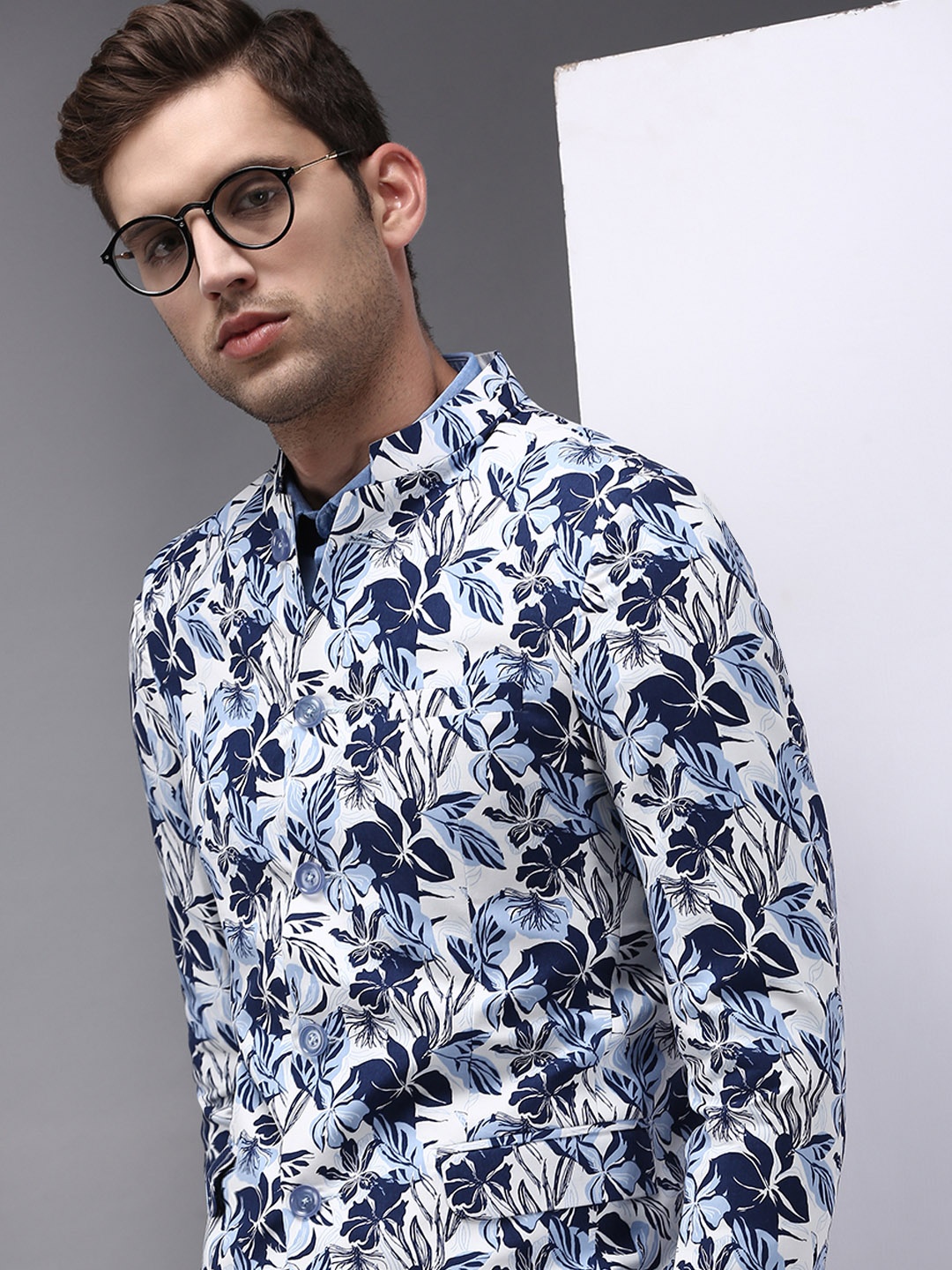 

SHOWOFF Men White Printed Single-Breasted Bandhgala Blazer