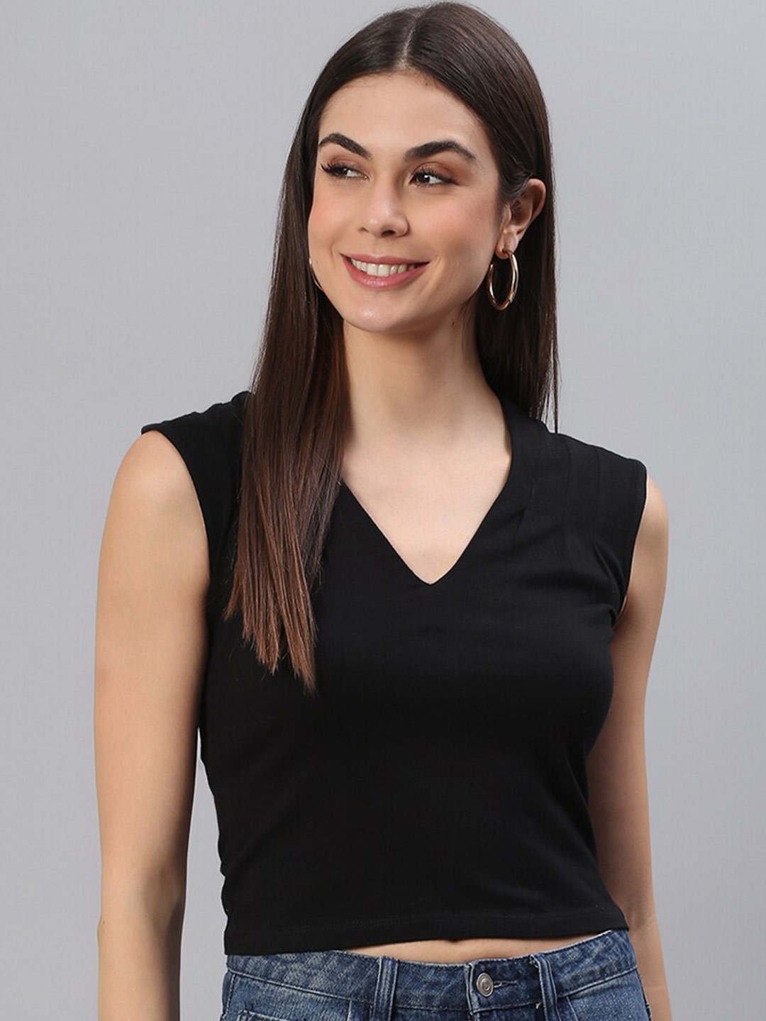 

SCORPIUS Woman Solid V-Neck Crop Top, Black