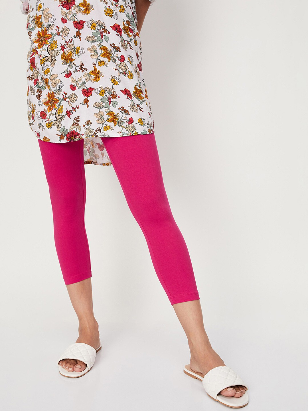

max Women Fuchsia Solid Three-Fourth Leggings