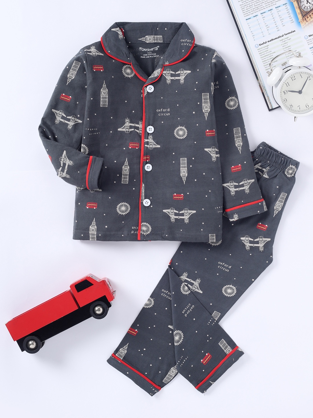 

FUNKRAFTS Boys Grey & White Printed Pure Cotton Night suit