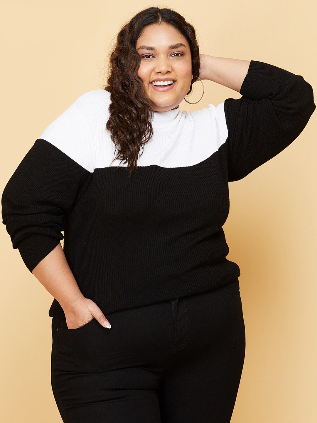 

max Women Plus Size Black & White Colourblocked Pullover