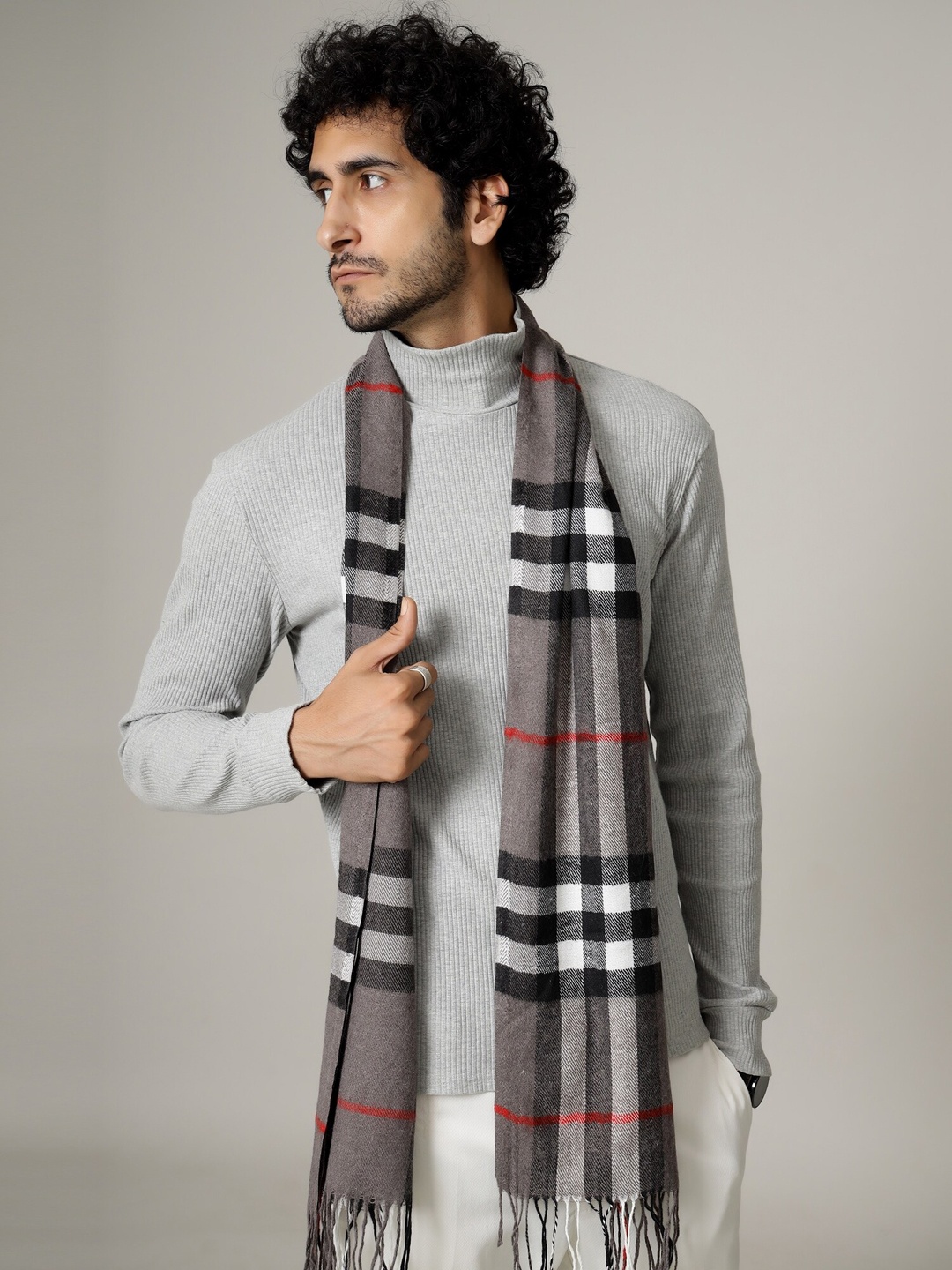 

HANDICRAFT PALACE Men Grey & White Checked Mufflers