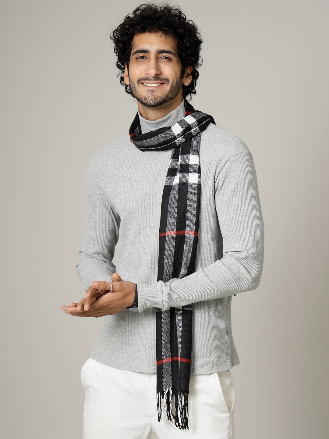 

HANDICRAFT PALACE Men Black & Grey Checked Muffler