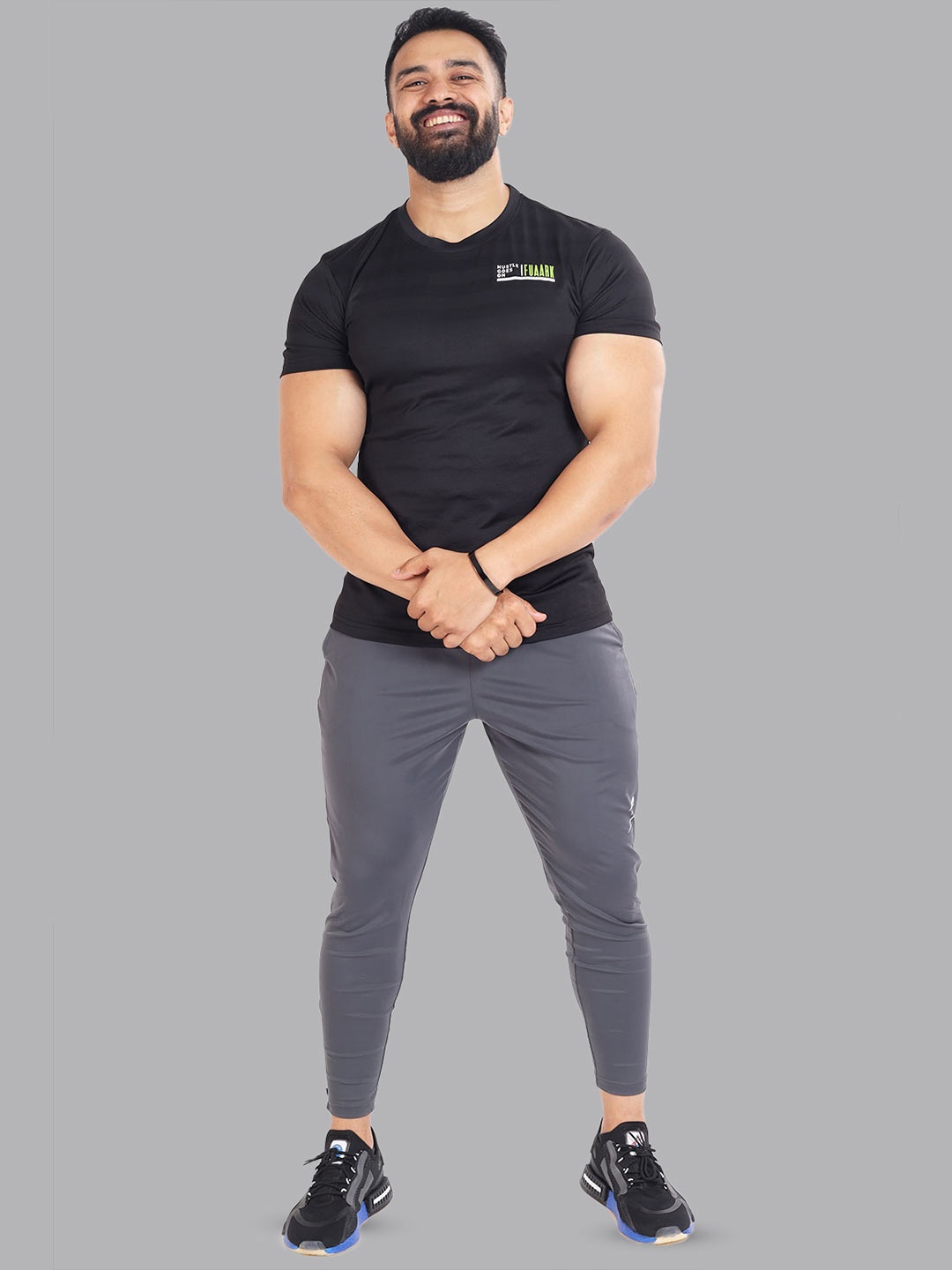 

FUAARK Men Black Solid Anti Odour Slim Fit T-shirt