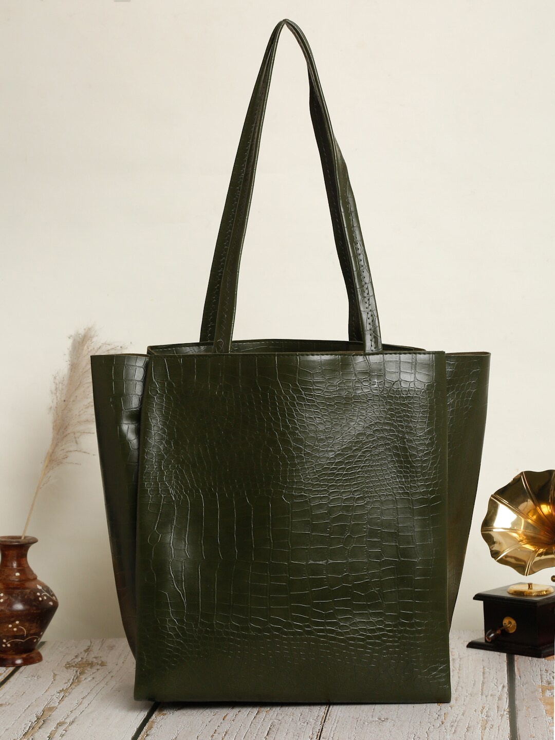 

Apsis Women Green Textured Structured Tote Bag