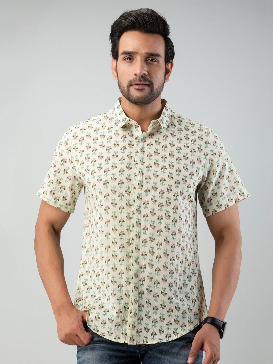 

Sutidora Men Beige Cotton Classic Floral Printed Casual Shirt