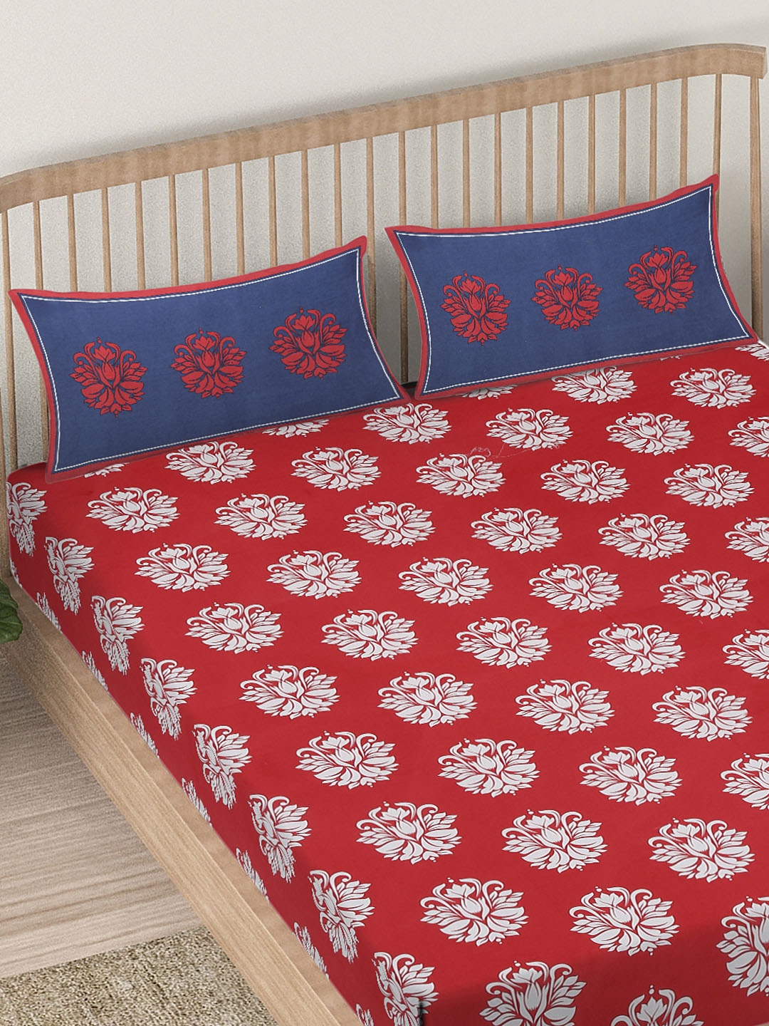 

EK BY EKTA KAPOOR Maroon & White Ethnic Motifs 120 TC King Bedsheet with 2 Pillow Covers