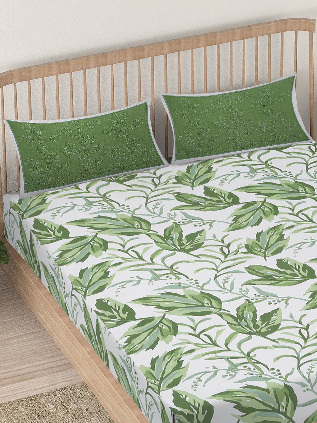 

EK BY EKTA KAPOOR Green Pure Cotton 120 TC King Bedsheet With 2 Pillow Covers