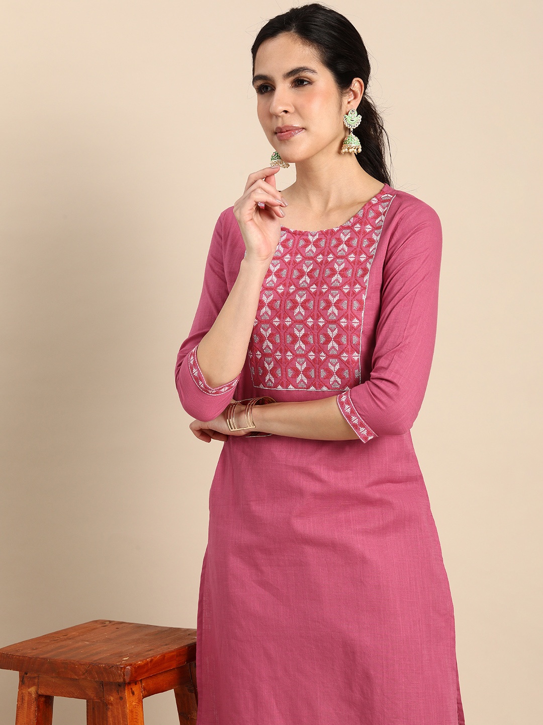 

Sangria Women Geometric Embroidered Thread Work Kurta, Pink