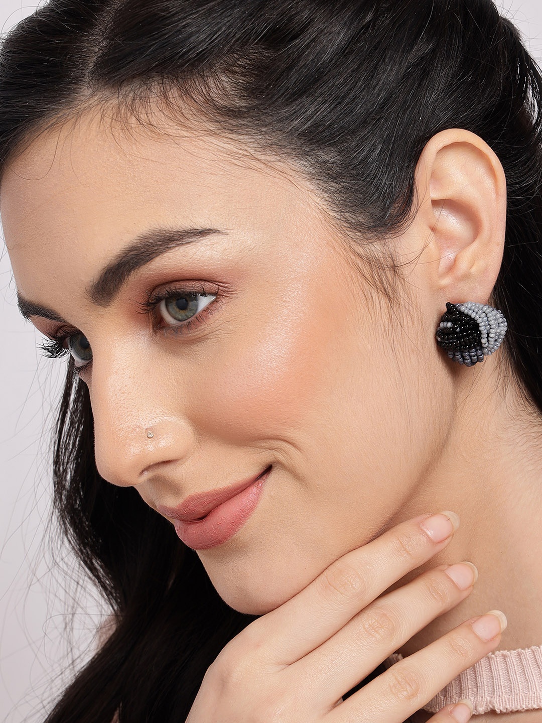 

SOHI Black & Grey Contemporary Studs Earrings