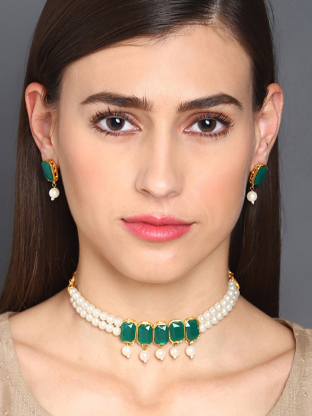 

SOHI Women Green & White Gold-Plated Artificial Stones and Beads Studded Jewellery Set