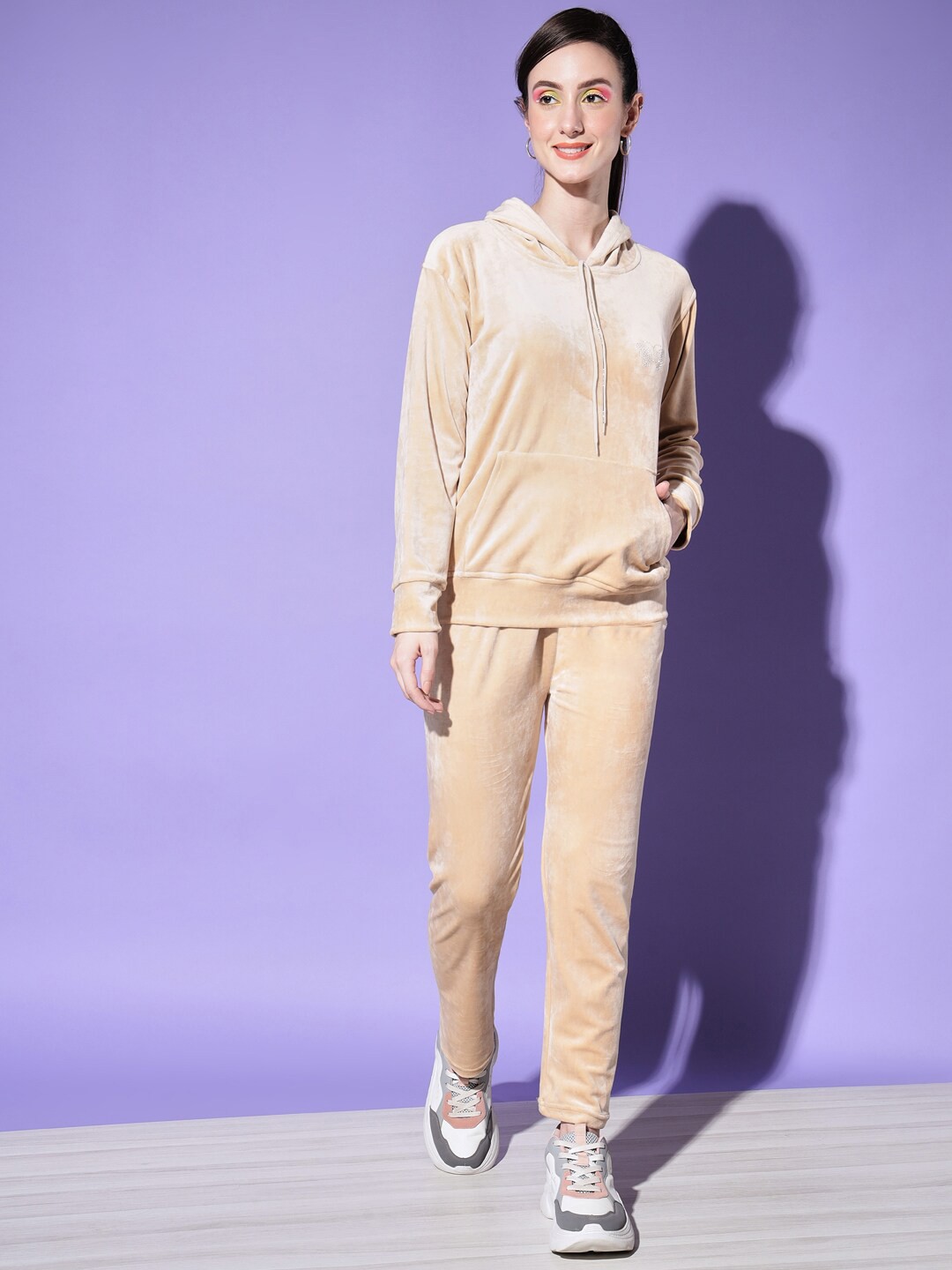 

BUY NEW TREND Women Beige Solid Velvet Hooded Tracksuits