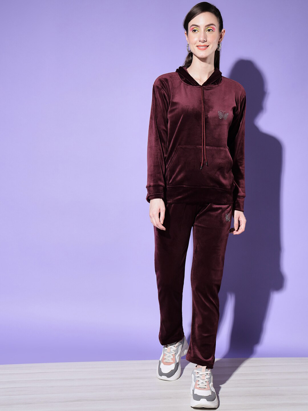 

BUY NEW TREND Women Burgundy Solid Velvet Hooded Tracksuits