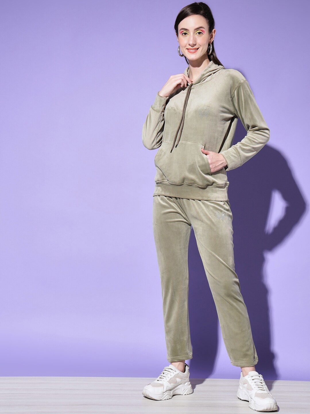 

BUY NEW TREND Women Light Green Solid Velvet Hooded Tracksuits