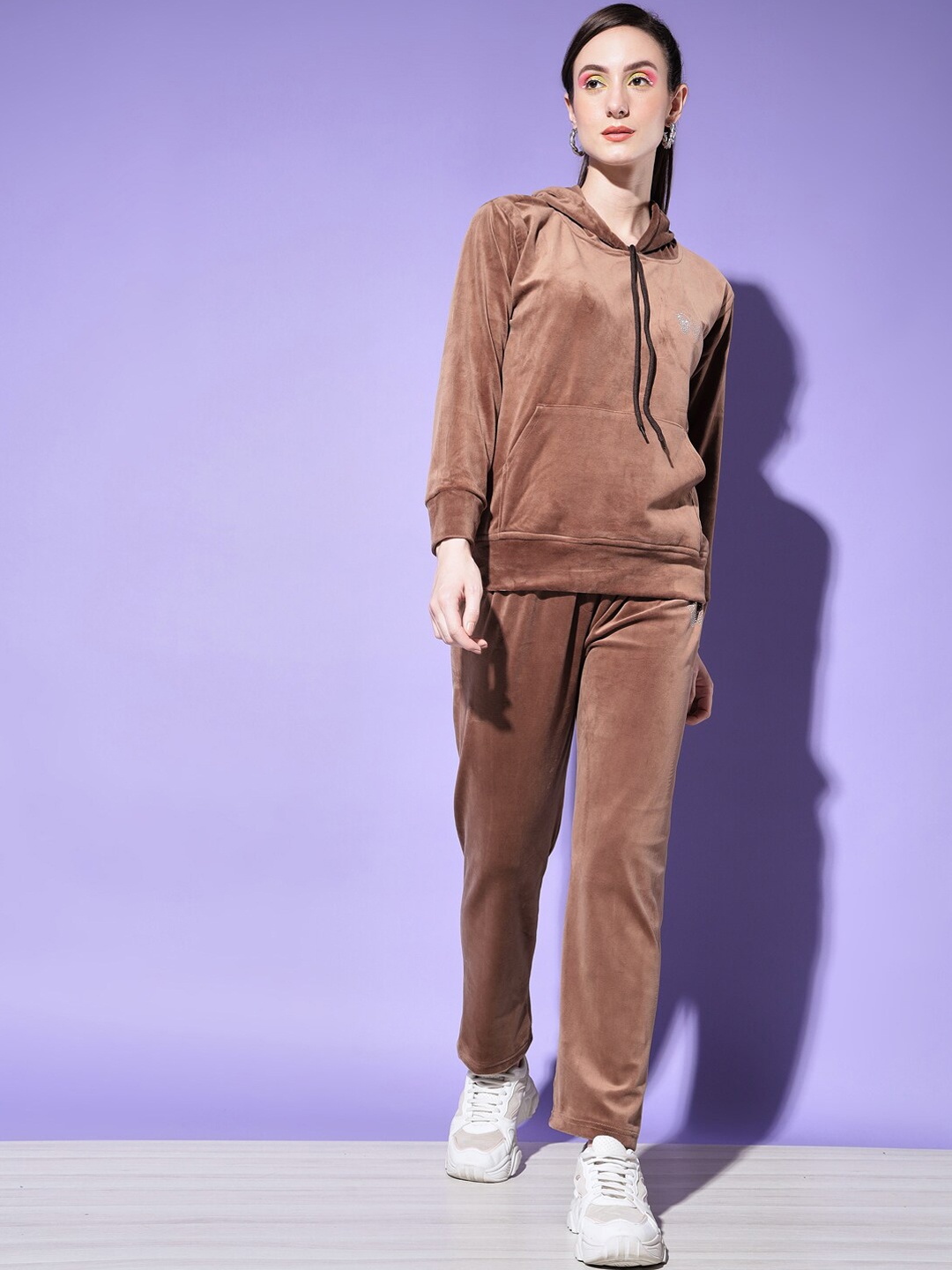 

BUY NEW TREND Women Brown Solid Velvet Hooded Tracksuits